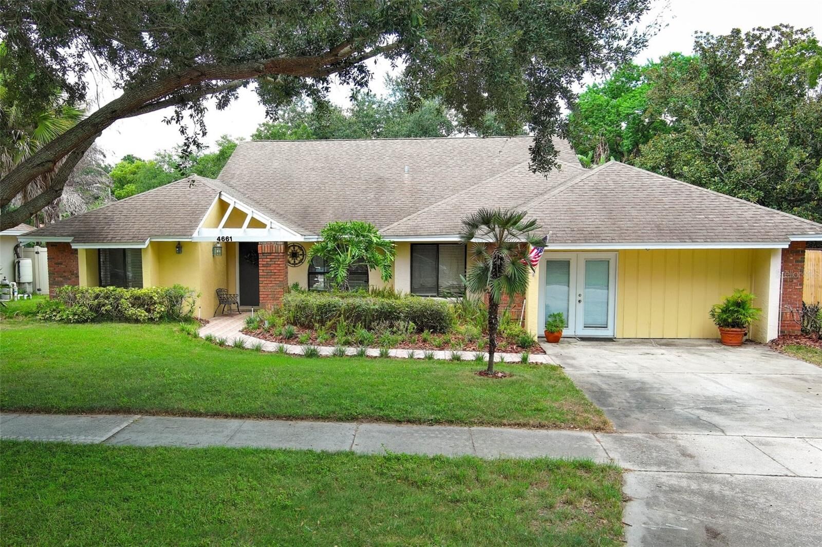 Property Photo: 4661 N Saint Brides Circle FL 32812