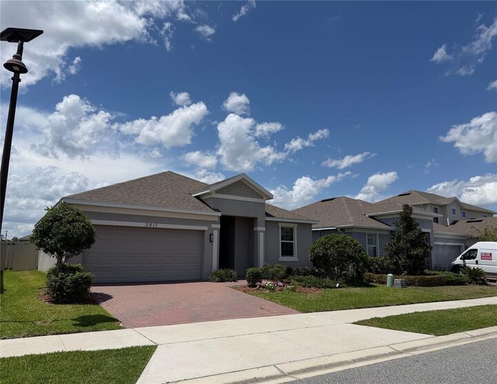 Property Photo:  2917 Bluestem Lane  FL 34714 
