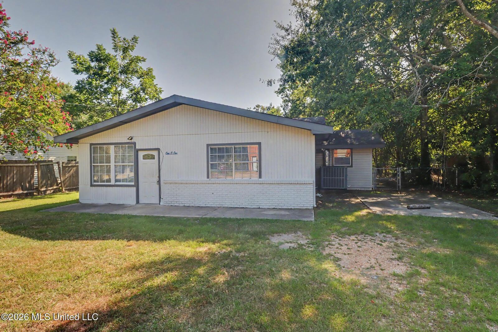 Property Photo:  101 Park Row Avenue  MS 39560 