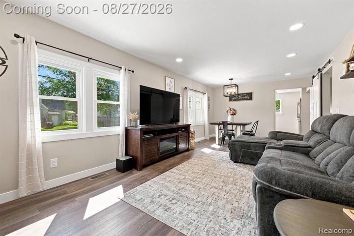 Property Photo:  33 W Wabash Avenue  MI 48111 2938 