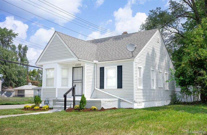 Property Photo: 12150 Plainview Avenue MI 48228 1085