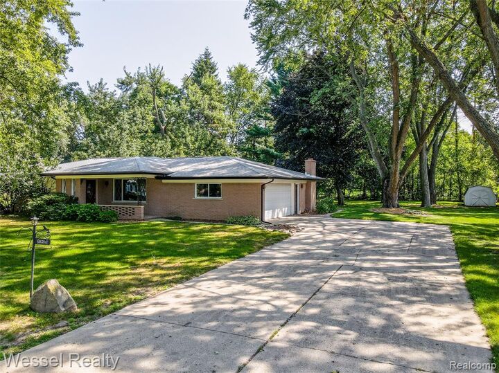Property Photo: 60384 Shawnee Lane MI 48094 2035
