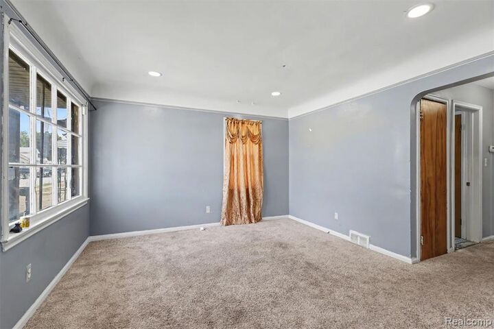 Property Photo:  1423 Cicotte Avenue  MI 48146 1600 