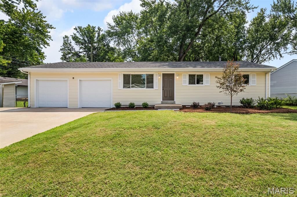 Property Photo: 11482 Essex Avenue MO 63043