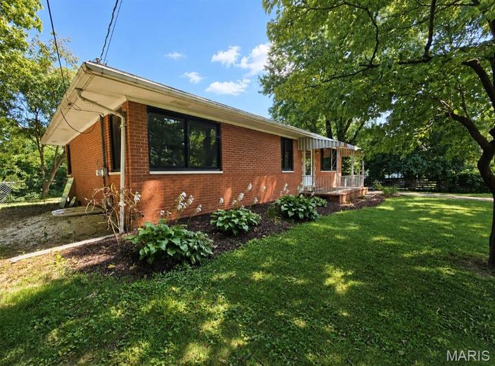 Property Photo:  524 Pearl Street  IL 62035 