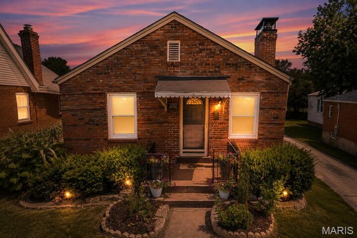 Property Photo: 1510 Collins Avenue MO 63117