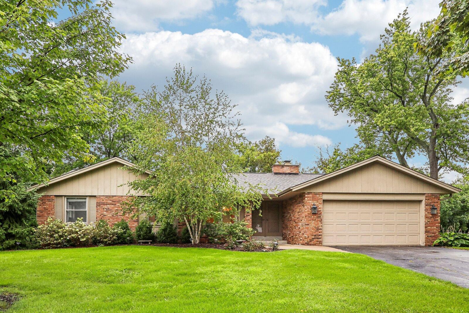Property Photo:  928 Tanglewood Ct  WI 53066 