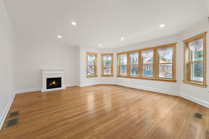 Property Photo: 8044 S Harper Avenue IL 60619