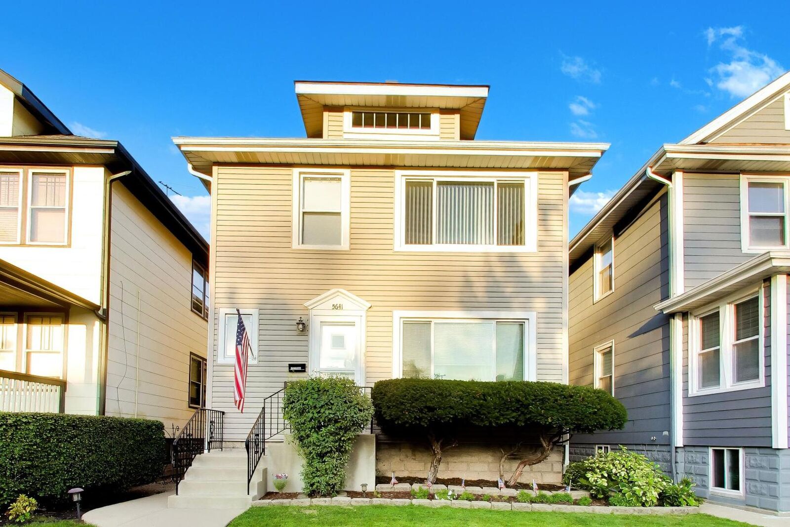 Property Photo:  5641 N Austin Avenue  IL 60646 
