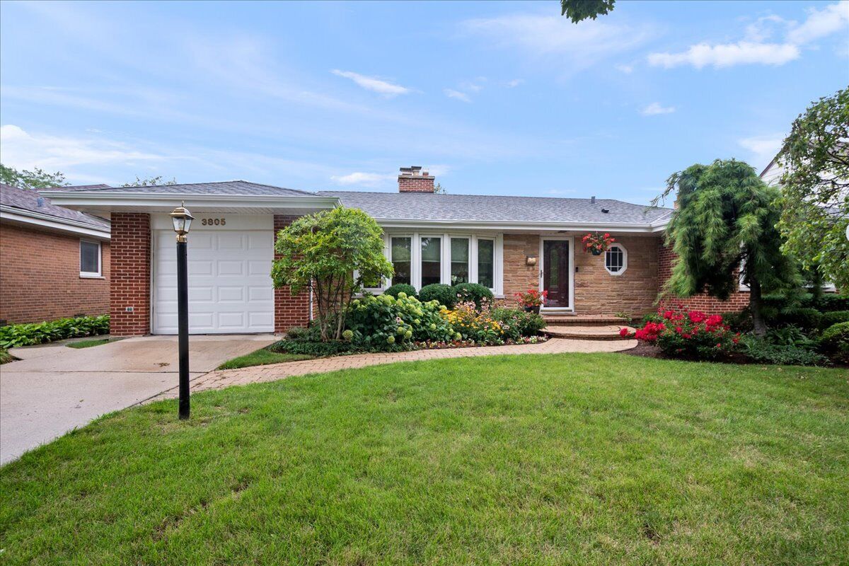 Property Photo:  3805 W Jarlath Street  IL 60712 