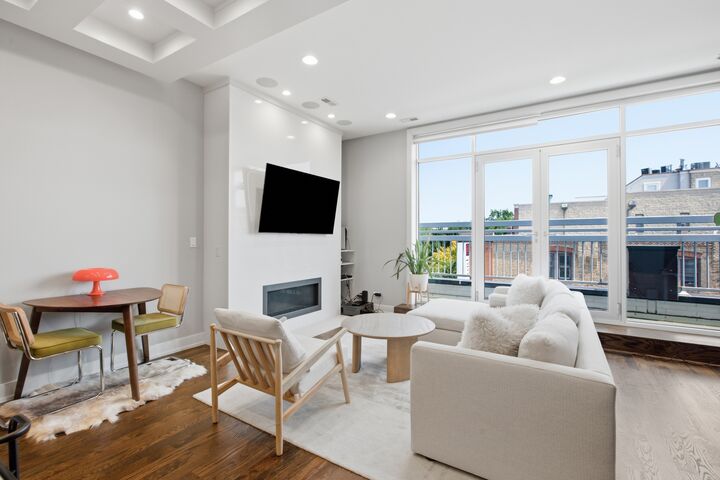 Property Photo: 1866 N Damen Avenue 4 IL 60647