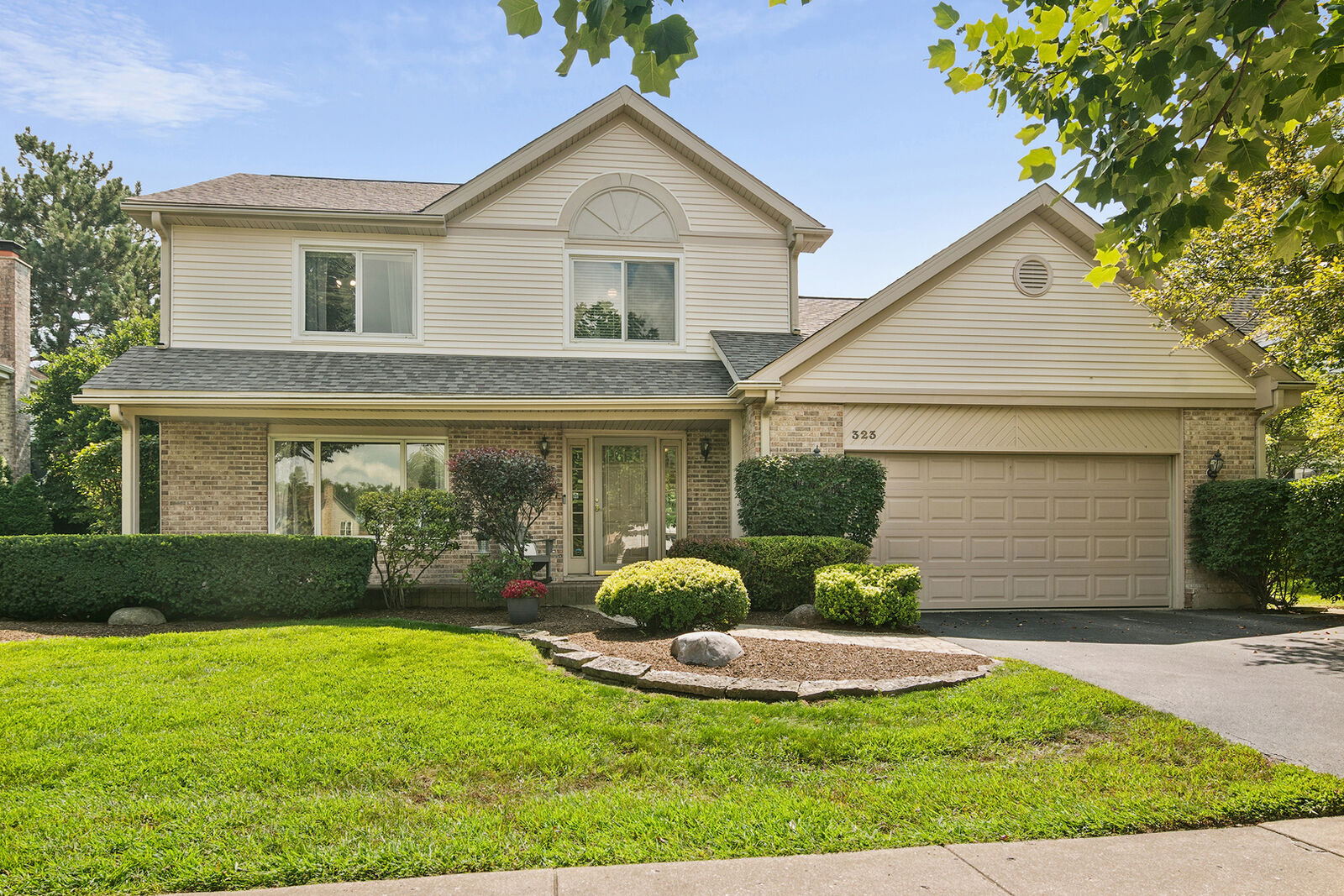 Property Photo:  323 Camden Place  IL 60061 