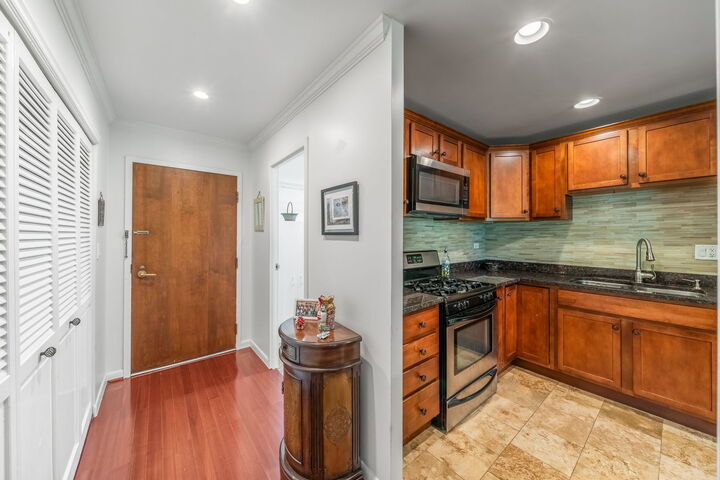 Property Photo: 1250 Park Avenue 430 IL 60035