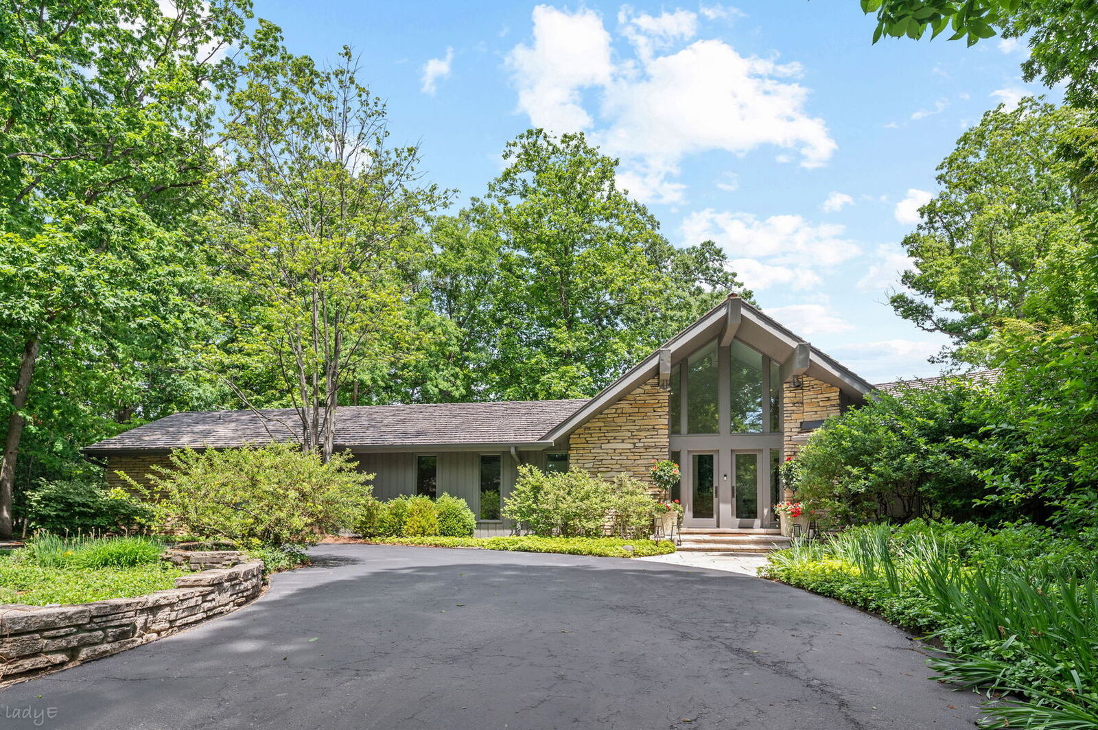 Property Photo:  677 Driftwood Lane  IL 60062 