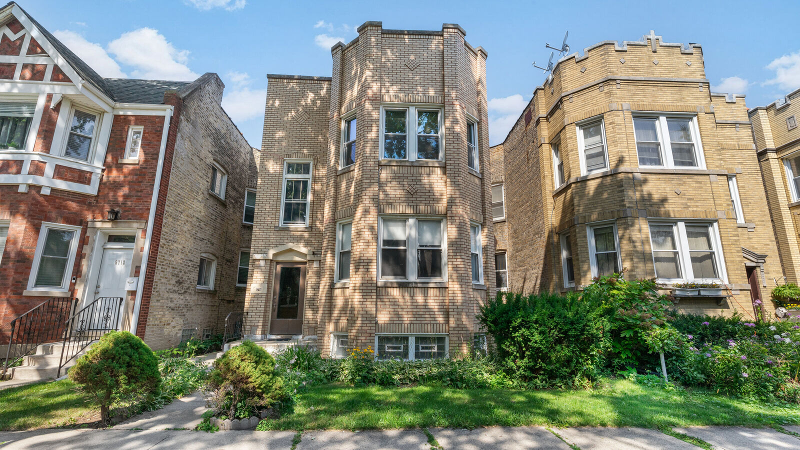Property Photo:  5714 N Christiana Avenue 1  IL 60659 