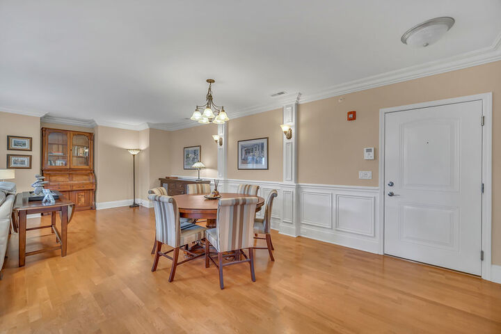 Property Photo:  405 W Pierce Road 301  IL 60143 