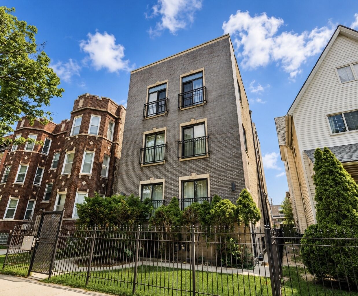 Property Photo: 6651 S Drexel Avenue 1E IL 60637