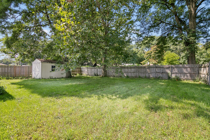 Property Photo: 40 Wildwood Road IL 60007