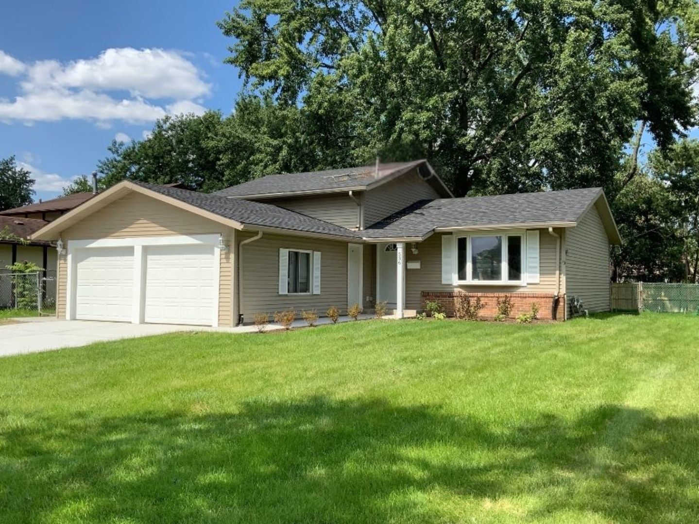 Property Photo:  