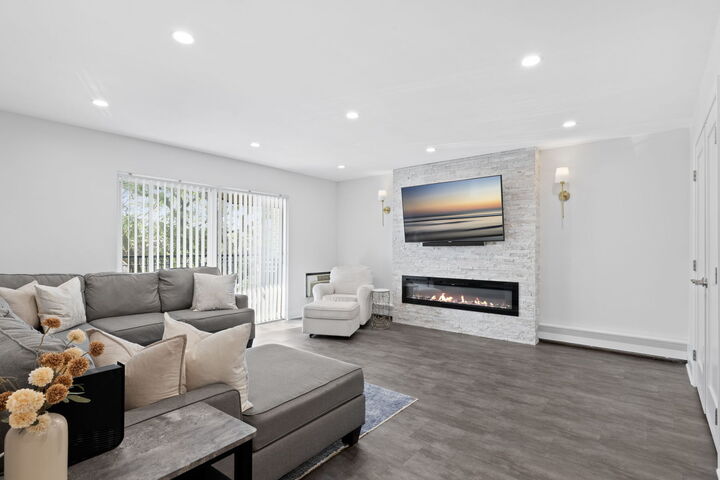Property Photo:  6800 N California Avenue 4L  IL 60645 