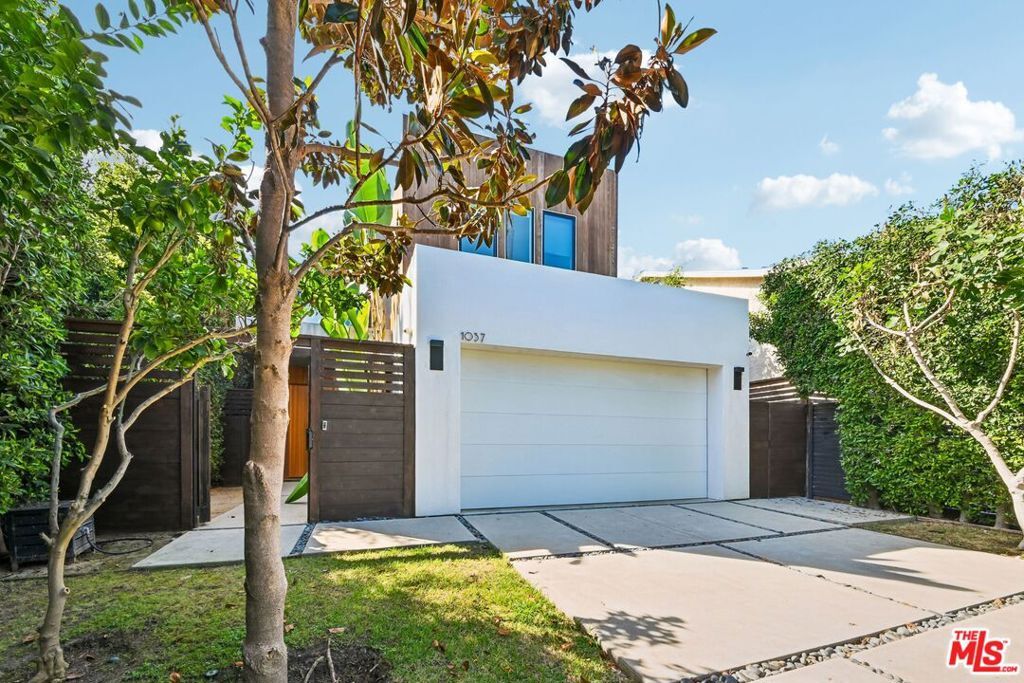 Property Photo:  1037 Palms Boulevard  CA 90291 