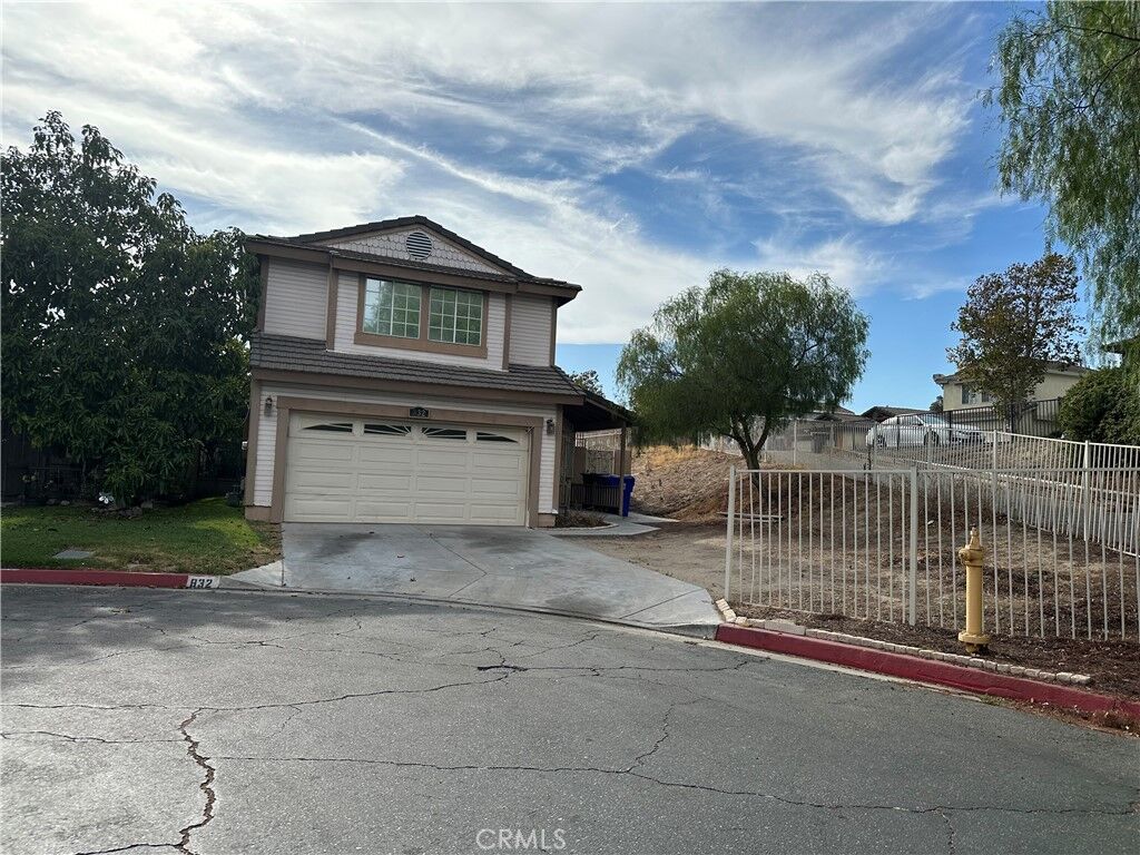 Property Photo: 832 S Rexford CA 92376