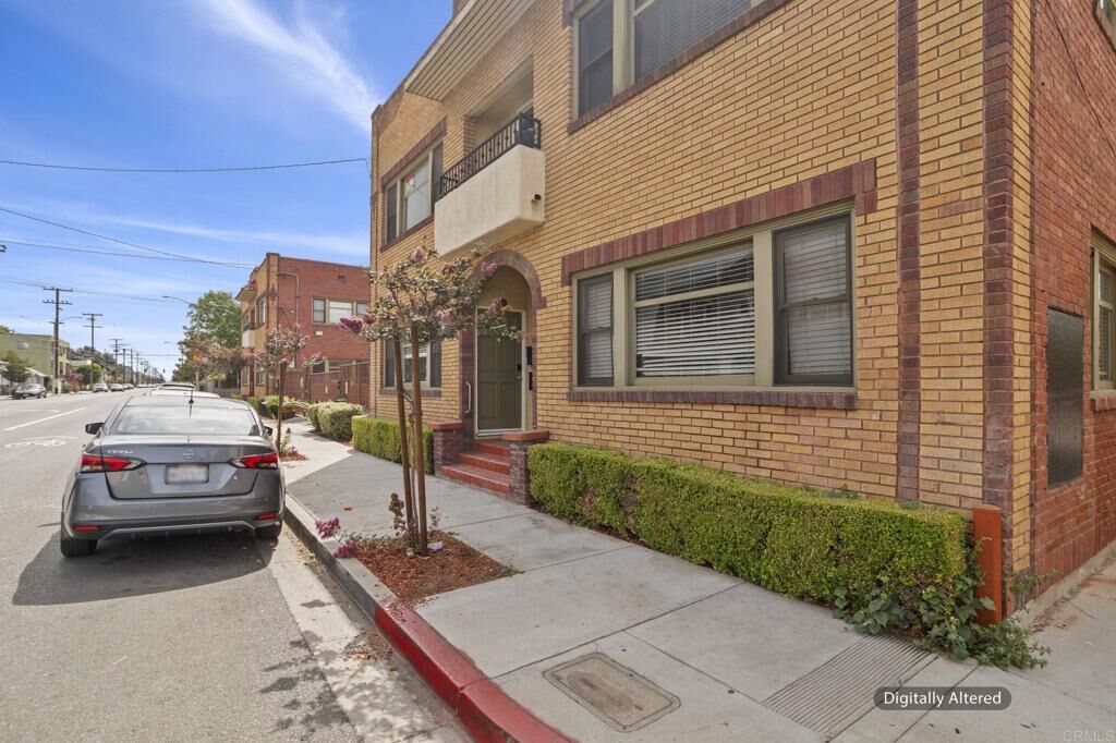 Property Photo:  2528 E 10th Street  CA 90804 