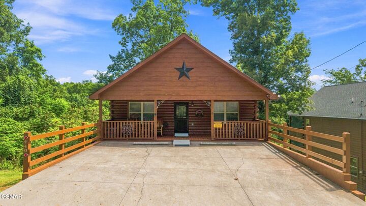 Property Photo: 440 Oak Sky Way TN 37876