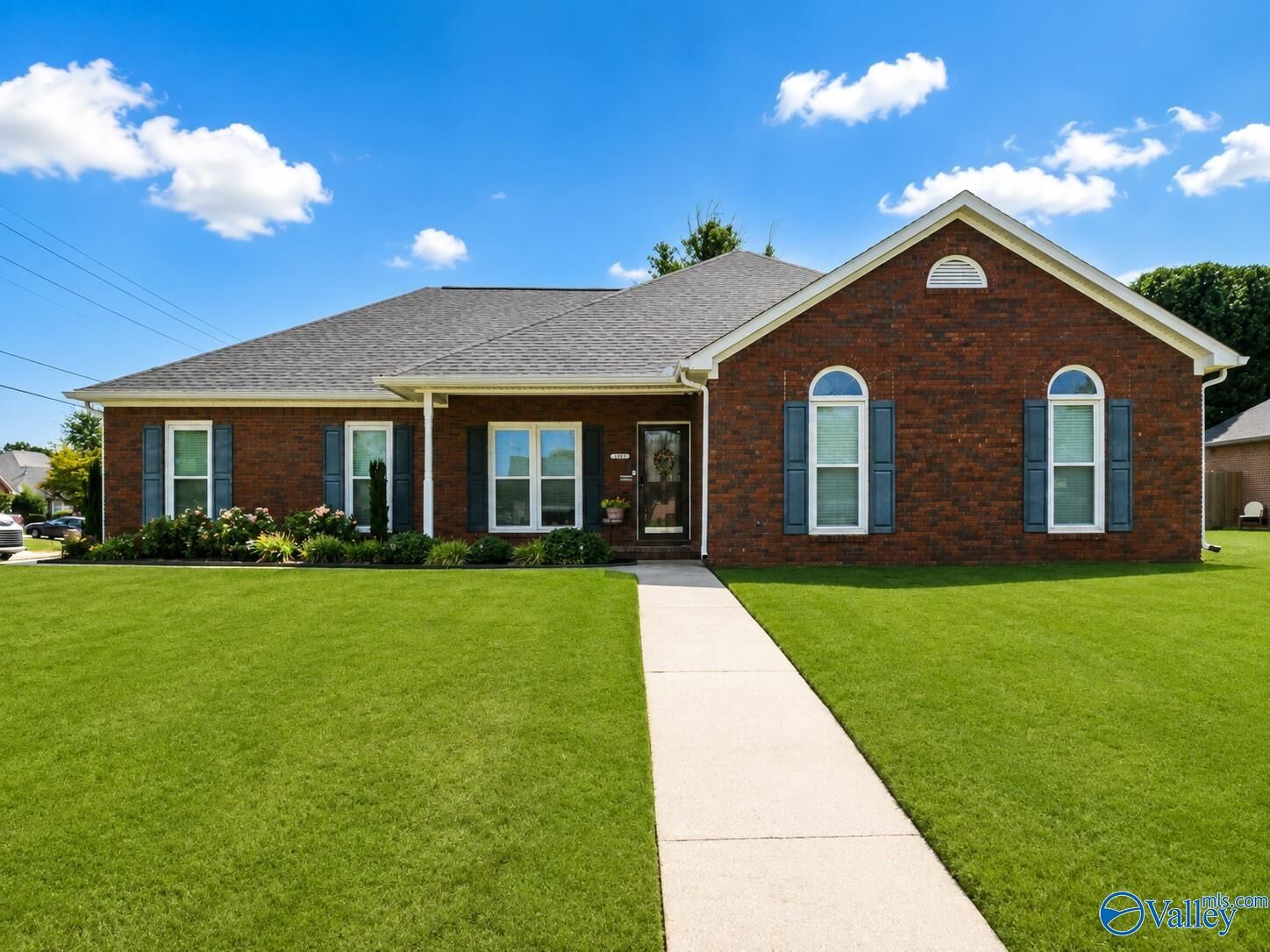 Property Photo:  1802 Grissom Avenue SW  AL 35603 