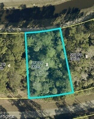 Property Photo:  1933 Roderick Lane  FL 33972 