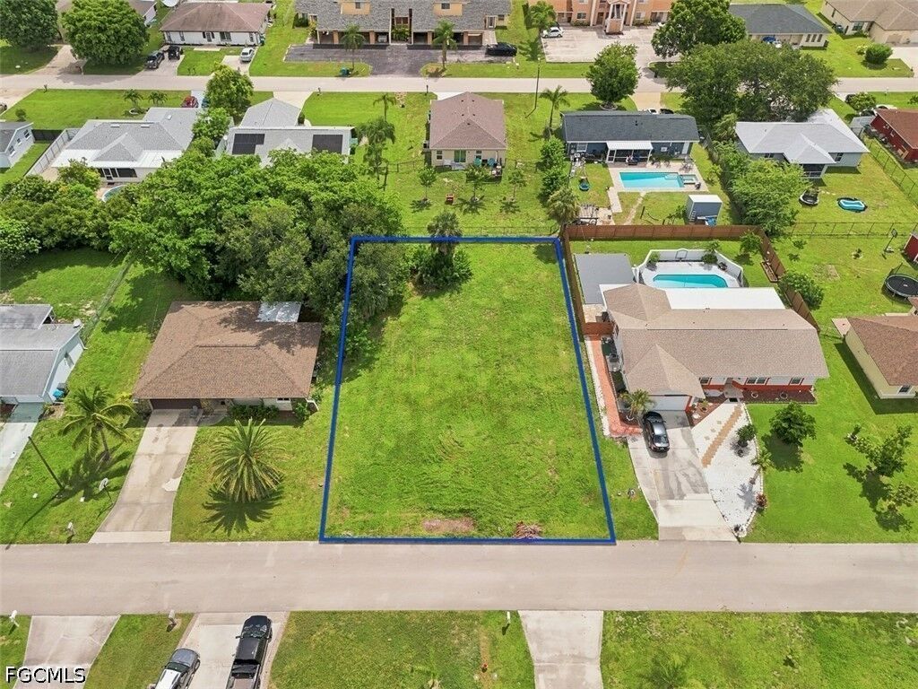 Property Photo: 1221 SE 23rd Avenue FL 33990