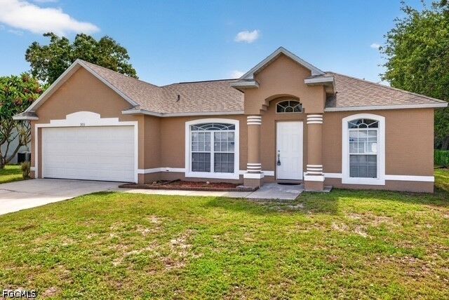 Property Photo:  903 SE 5th Avenue  FL 33990 