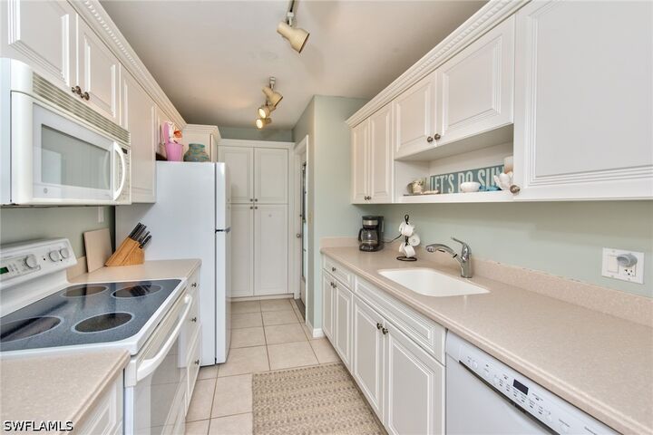 Property Photo: 2121 Gulfshore Boulevard N 503 FL 34102