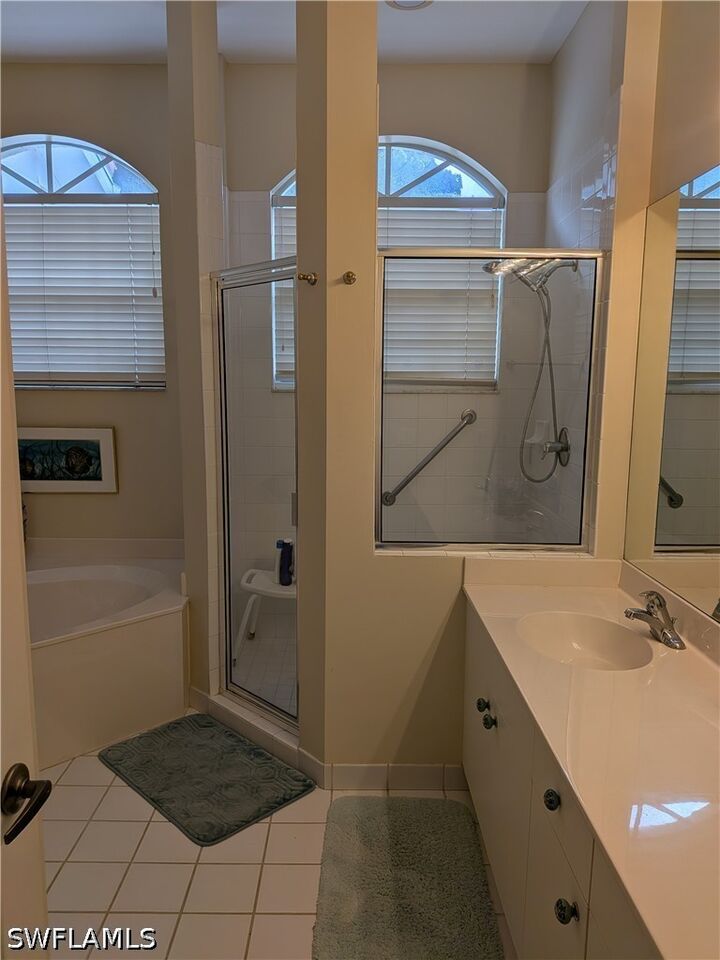 Property Photo: 900 L Ambiance Circle 205 FL 34108