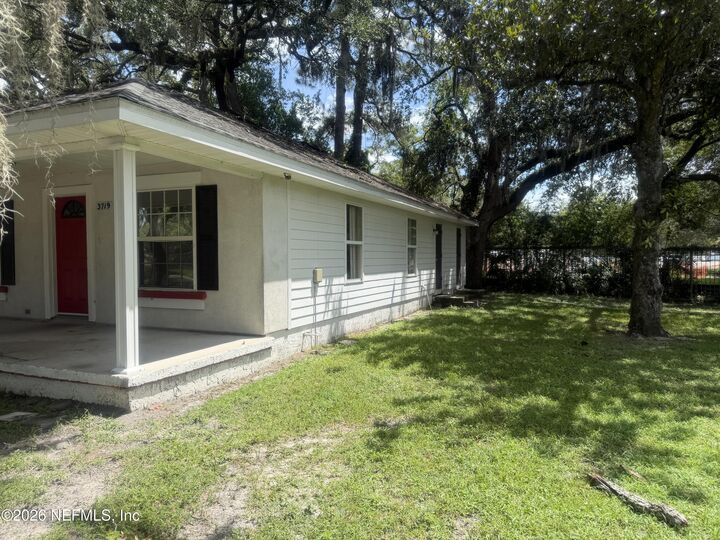 Property Photo: 3719 Brentwood Boulevard FL 32206
