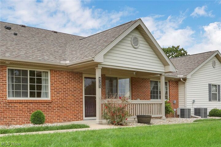 Property Photo: 4305 E Strattford Circle E OH 43701
