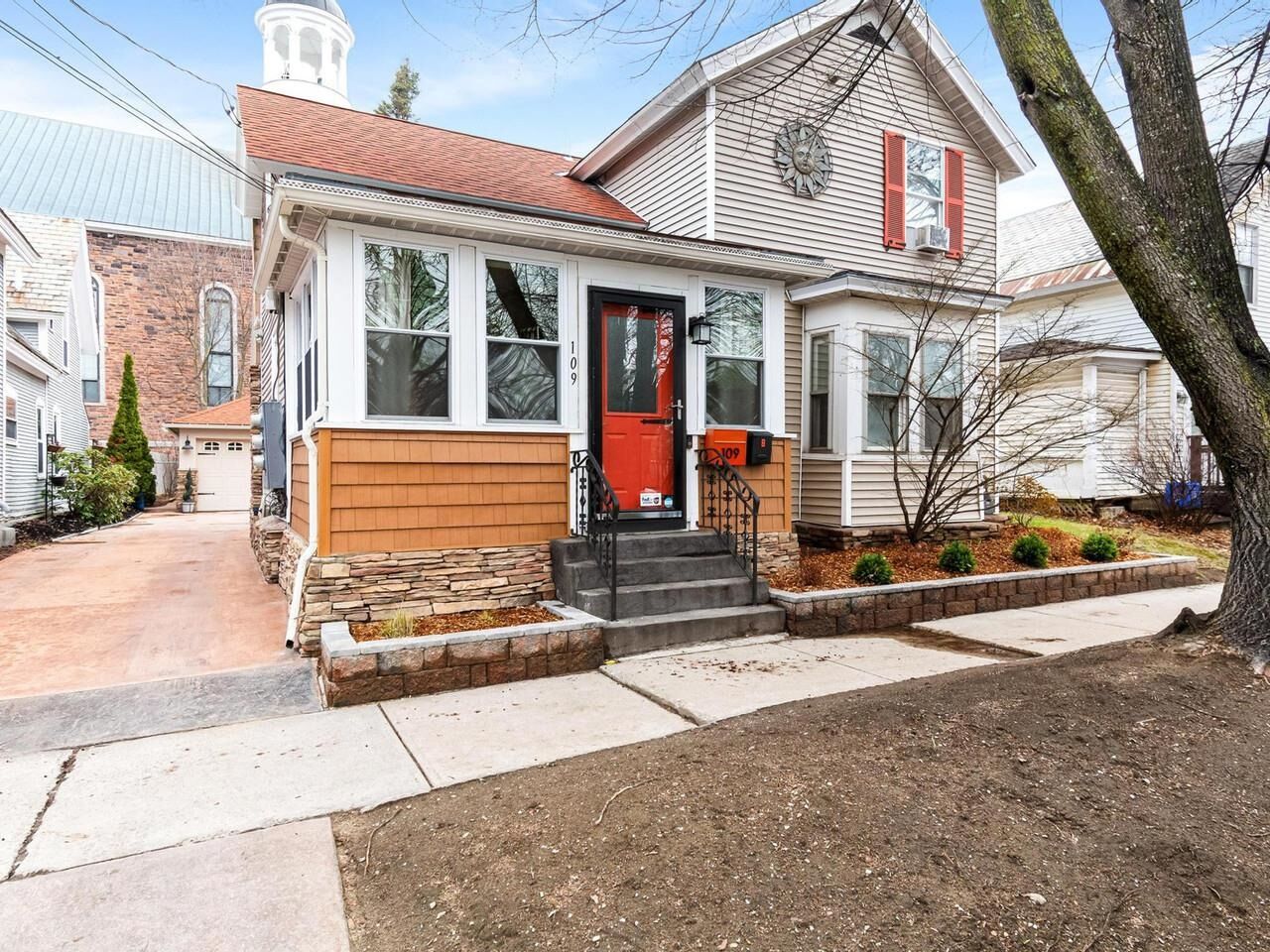 Property Photo: 109 Elmwood Avenue VT 05401-3829