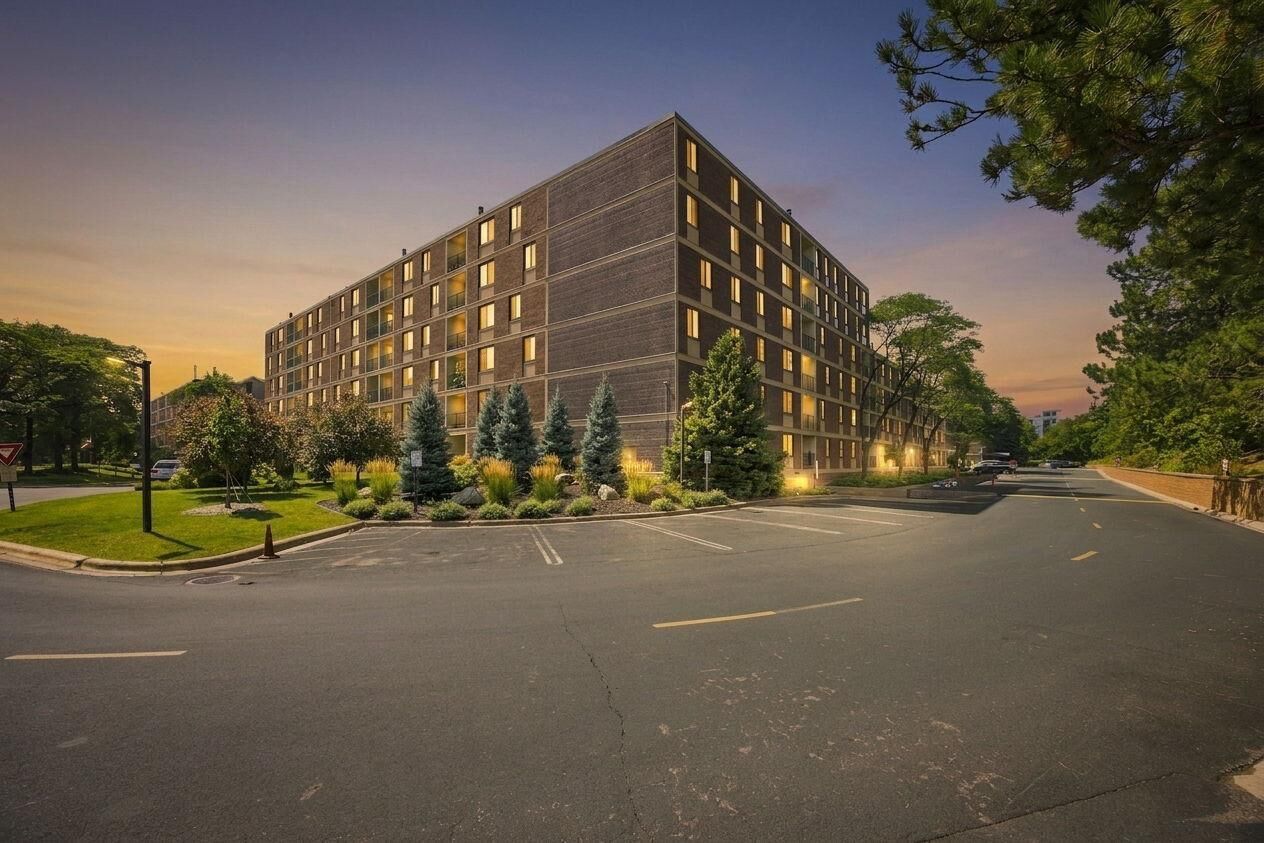 Property Photo: 7200 York Avenue S 314 MN 55435