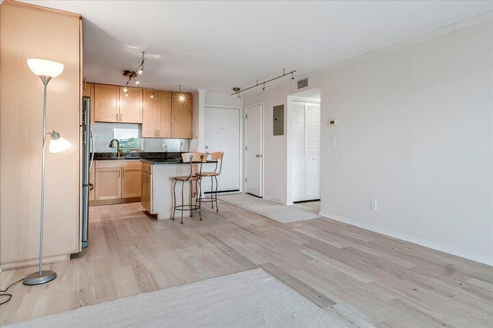 Property Photo: 210 W Grant Street 506 MN 55403