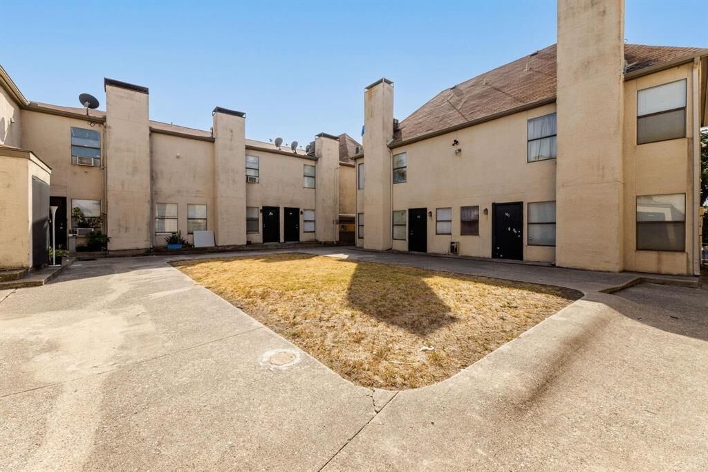 Property Photo: 7030 Fair Oaks Avenue 103 TX 75231