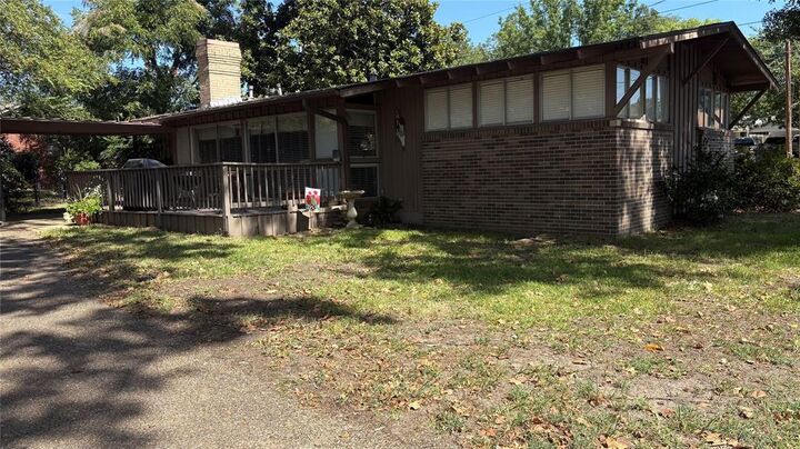 Property Photo:  306 E Pine  TX 75494 