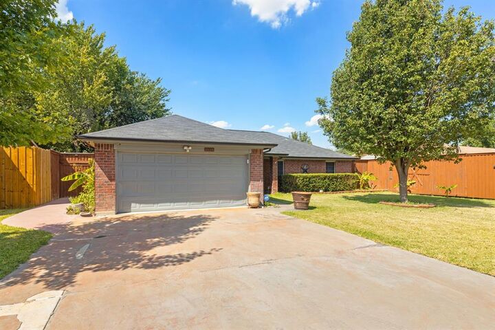 Property Photo:  2505 Cloverdale Street  TX 76010 