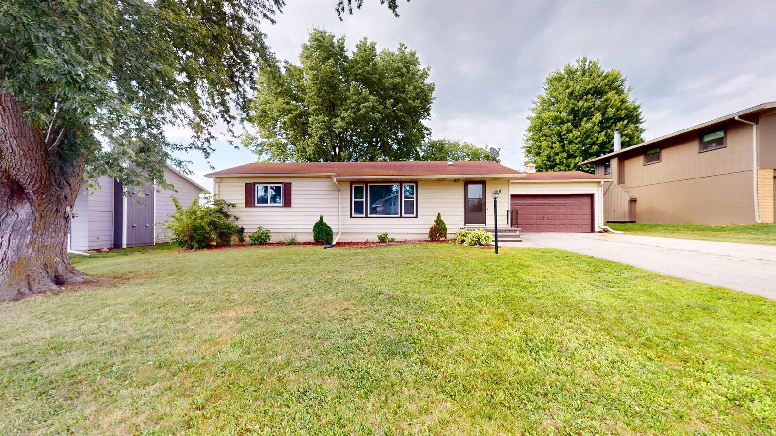 Property Photo:  410 Indian St  IA 51012 