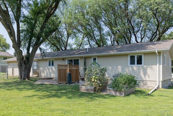Property Photo: 507 3rd St SE IA 51250