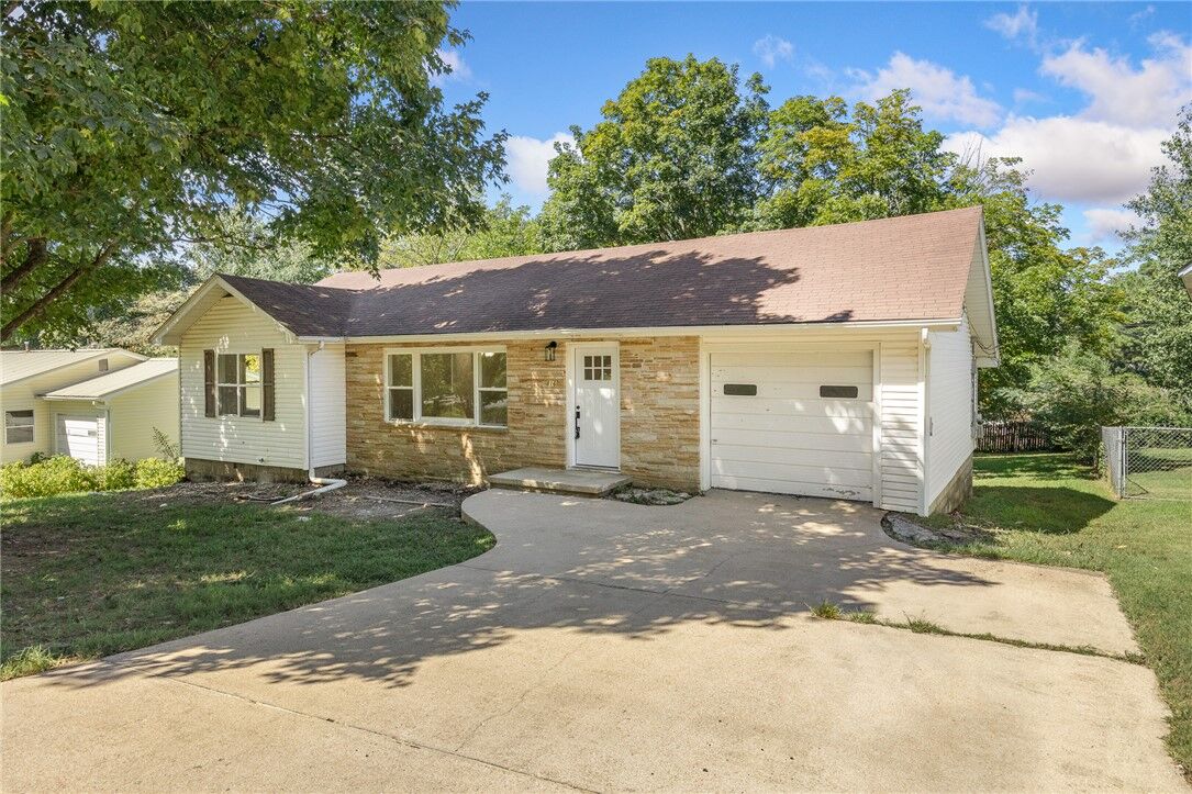Property Photo:  816 Spruce Street  AR 72601 