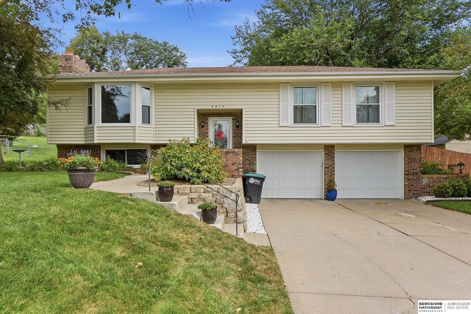 Property Photo: 4917 N 106th Street NE 68134