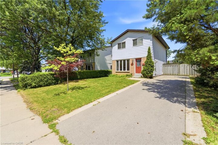 Property Photo:  23 Heatherdale Place  ON L9C 6K7 
