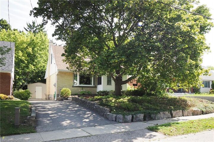 Property Photo:  60 Belmont Avenue W  ON N2M 1L4 