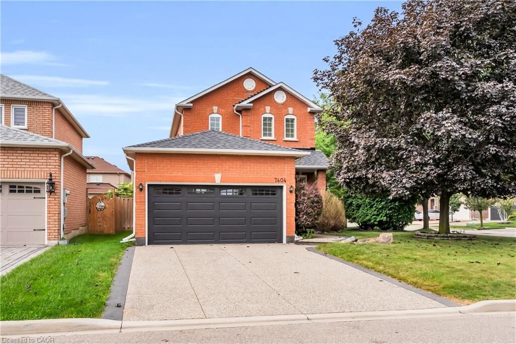 Property Photo: 7404 Davemark Court ON L5N 7P3