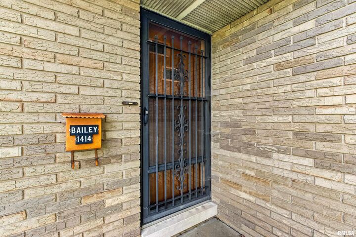 Property Photo: 1414 Morton Street IL 61554